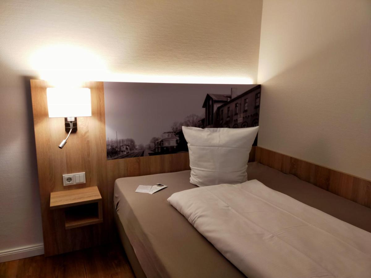 Hotel Xtra Gleis โฮร์สเทล ภายนอก รูปภาพ